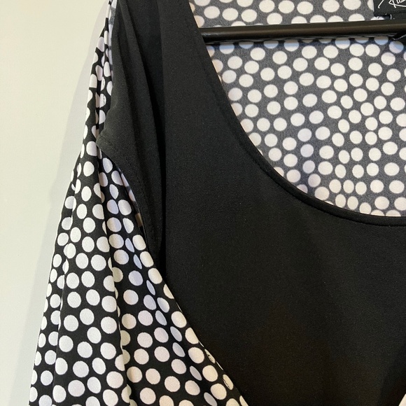 💲⬇️ Russell Kemp New York Black & White Polka Dot Top - Picture 5 of 8